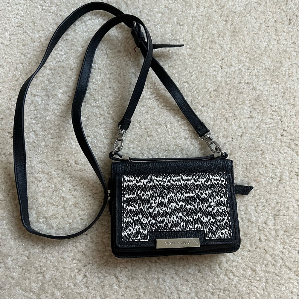 Vince Camuto wallet - Picture 7 of 7